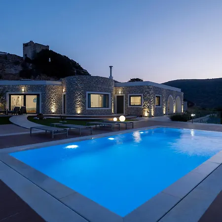 Lagaditis Willa Lefkes (Paros)