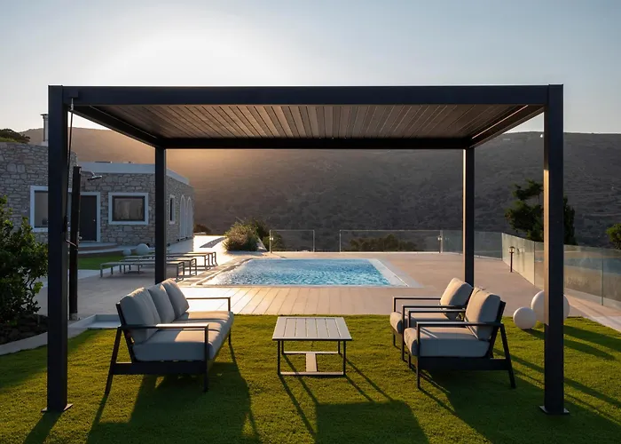 Lagaditis Willa Lefkes (Paros)